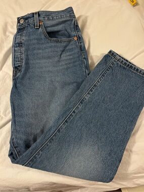 Levi's 501 Straight Leg Jeans in Medium Blue Wash